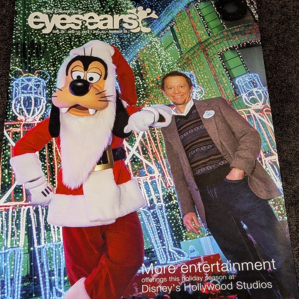 Walt Disney World Eyes & Ears Magazine Nov 2012 Vol 42 No 24 Santa Goofy Holiday